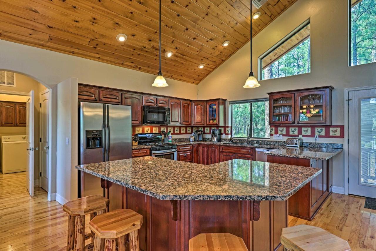 Serene Lakeside Cabin With Decks And Edler Lake Views! Pinetop-Lakeside Dış mekan fotoğraf
